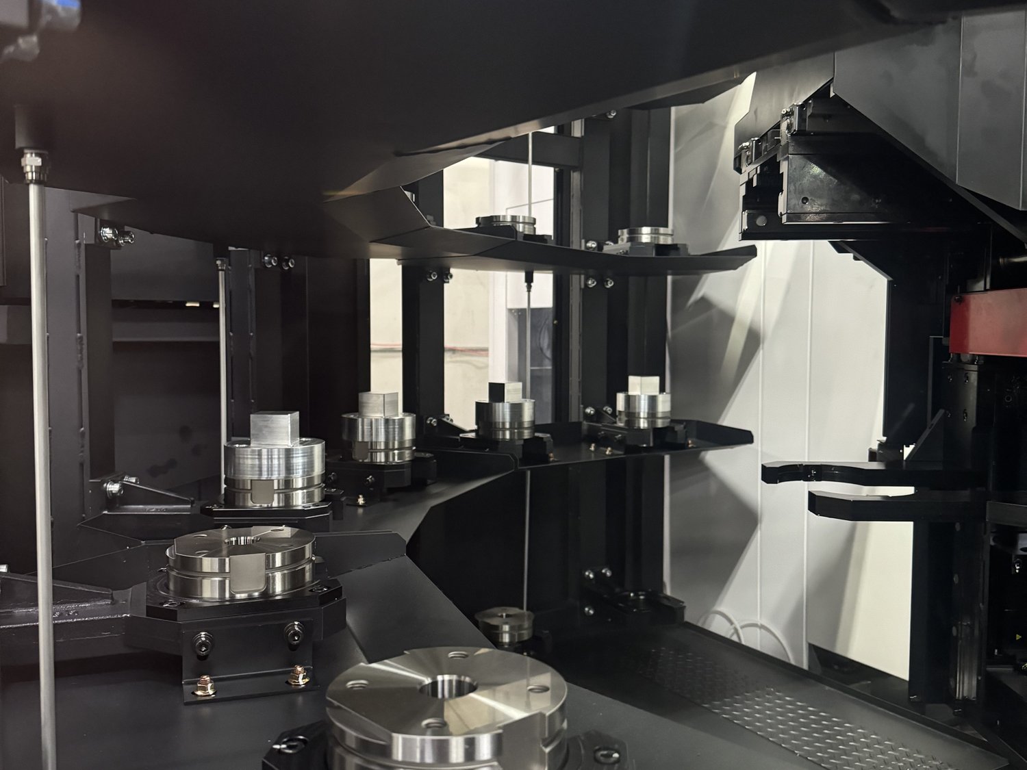 Makino DA300 40-pallet system